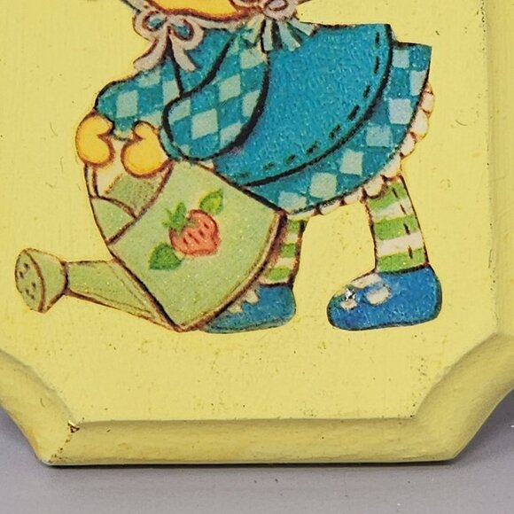 Vintage‎ Strawberry Shortcake Chalkware Wall Plaques Set – Yellow Background - Picture 7 of 9